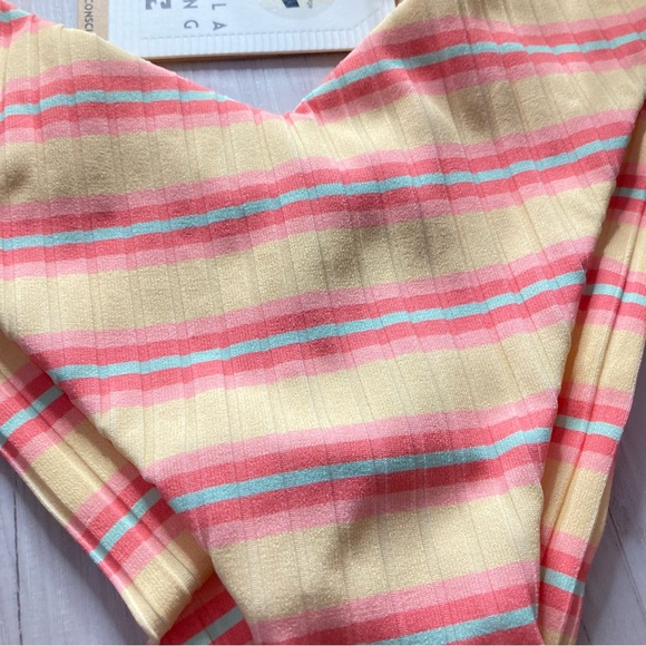 Billabong ☀️ Tropical Striped Colorful Cheeky Bikini Bottoms 👙🌊🏝️ - Picture 3 of 11